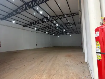 Depósito comercial en venta en San José, Ciudad del Este 3