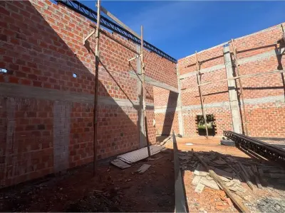 Depósito con oficinas en alquiler en Luque 4