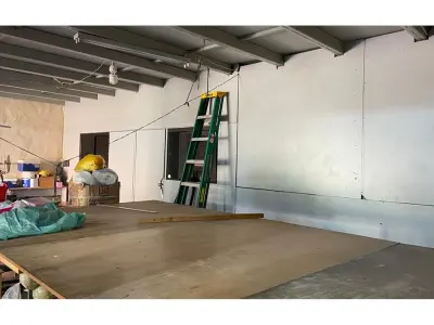Depósito con oficinas en alquiler en Luque 3