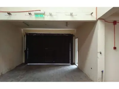 Depósito con oficinas y sótano en venta en Sajonia 3