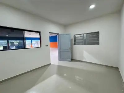Depósito con salón comercial en alquiler en Panambi Vera, Asunción 3