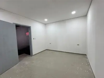 Depósito con salón comercial en alquiler en Panambi Vera, Asunción 4