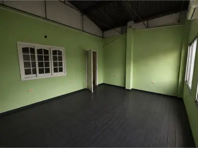 Depósito com galpão à venda em Loma Pytá, Assunção 4