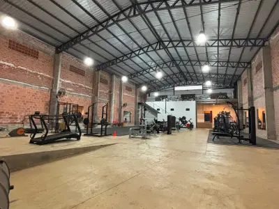 570 m2 Warehouse for Rent on Main Road with Office in Presidente Franco 2