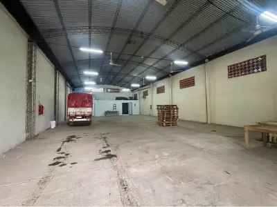 Depósito industrial en venta en San Lorenzo 3
