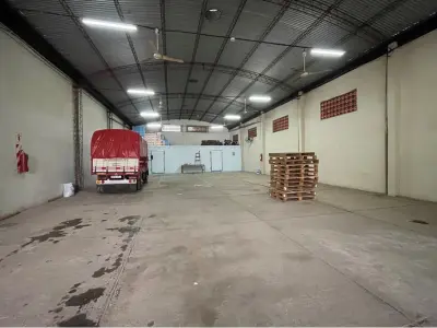 Depósito industrial en venta en San Lorenzo 4