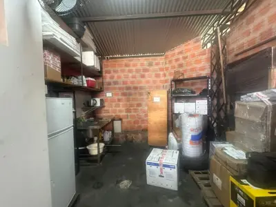 Depósito tipo tinglado en alquiler con oficinas en Villa Aurelia 3