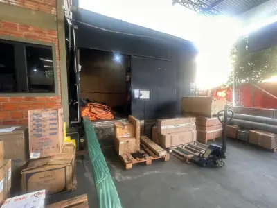 Depósito tipo tinglado en alquiler con oficinas en Villa Aurelia 4