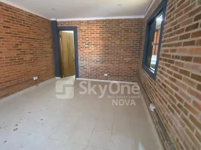 Depósitos con oficinas en venta en Barrio Rosa Mística, Mariano Roque Alonso — 330 m² 2