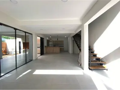 Dúplex a estrenar en venta con 3 dormitorios en Luque 3