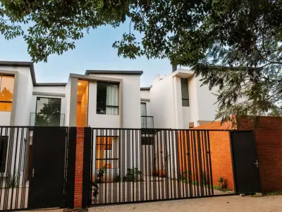 Dúplex a estrenar en venta en Casas del Bosque, Luque 2