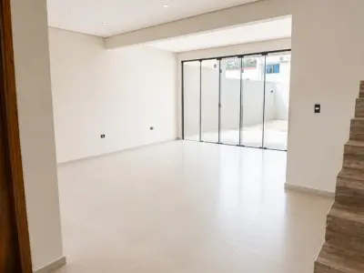 Dúplex a estrenar en venta en Lambaré, 4 dormitorios 3