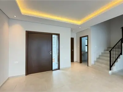 Duplex novo à venda em Lambaré, região do Yacht 4