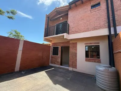 Duplex novo à venda em Laurelty, Luque 2