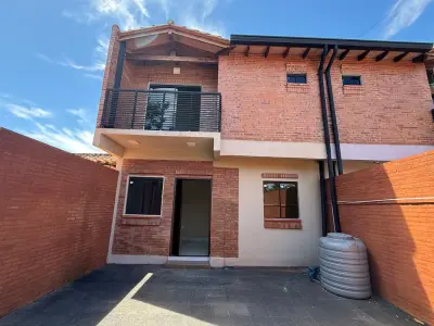 Duplex novo à venda em Laurelty, Luque 3