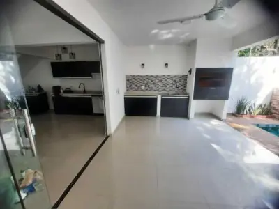 Duplex novo à venda em San Bernardino, a uma quadra do lago 4
