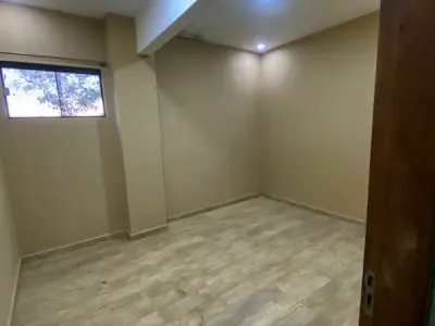 Dúplex con tinglado y showroom en alquiler en Ciudad del Este 4