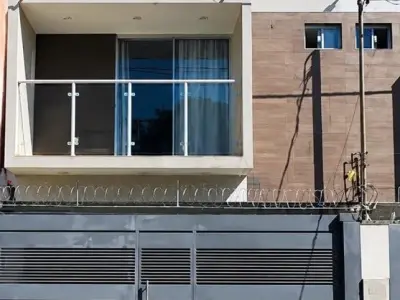 Duplex de 3 quartos em Fernando de la Mora, zona norte 2
