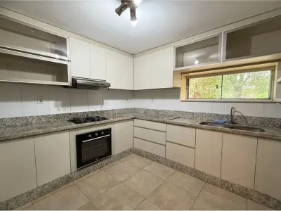 Duplex de 3 pisos en venta en Las Lomas, Asunción 3