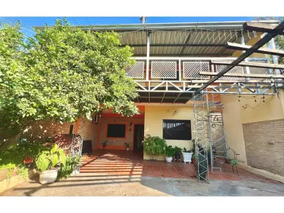 Dúplex en esquina en venta en Laurelty, Luque 2