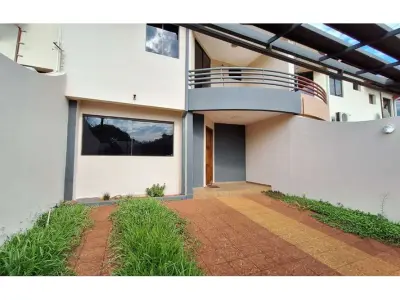 Duplex à venda em Cambyretá, bairro Carmelitas 2