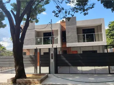Dúplex en venta en Fernando de la Mora con 3 dormitorios 3