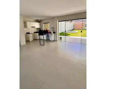 Dúplex en venta en Lambaré con 4 dormitorios 4