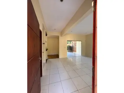 Duplex à venda em Lambaré com piscina e churrasqueira 4