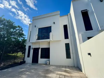 Dúplex en venta en Parques del Yacht, Lambaré 3