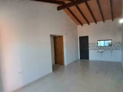 Duplex quase novo à venda no Reducto, San Lorenzo 4