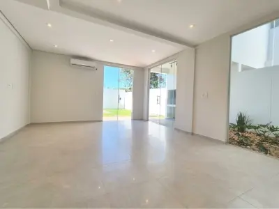 Dúplex Toscano en venta con piscina en Primer Barrio 4
