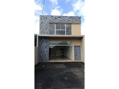 Edifício comercial novo para alugar em Itauguá 2