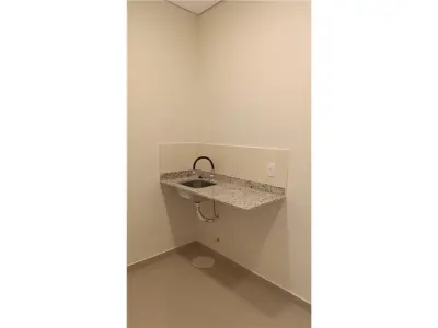 Edifício comercial novo para alugar em Itauguá 4