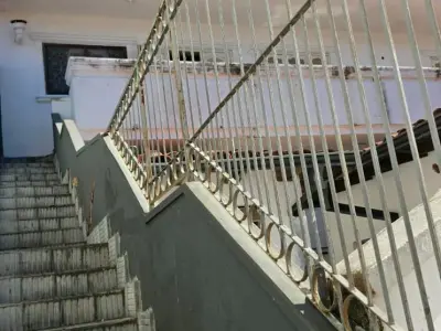 Edificio comercial de dois pisos em Los Laureles 2