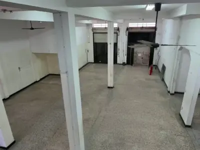 Edificio comercial de dois pisos em Los Laureles 4