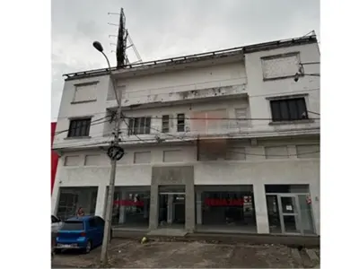 Edifício comercial à venda na Avda. E. Ayala km 5 2