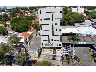 Edificio corporativo en venta en zona Paseo Los Árboles 3