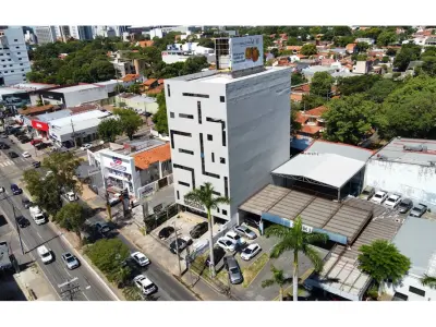 Edificio corporativo en venta en zona Paseo Los Árboles 4