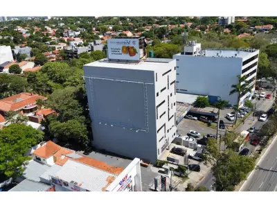 Edificio corporativo en venta en zona Paseo Los Árboles 5