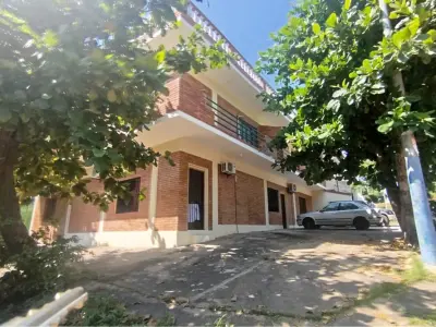 Edificio en venta con renta activa en Lambaré 3