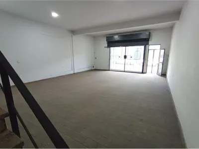 Edifício multifuncional à venda com salas comerciais em San Roque 3