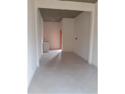 En venta propiedad con 3 departamentos en Luque 2