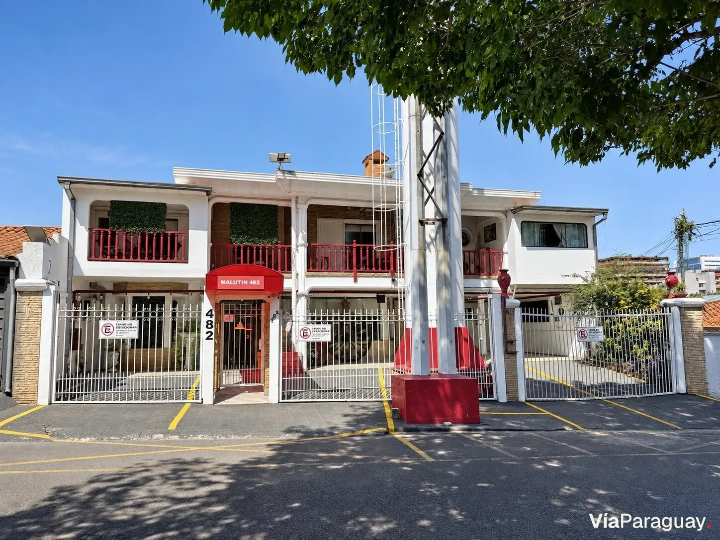 Hotel en venta en Villa Morra, Asunción — 22 habitaciones con piscina