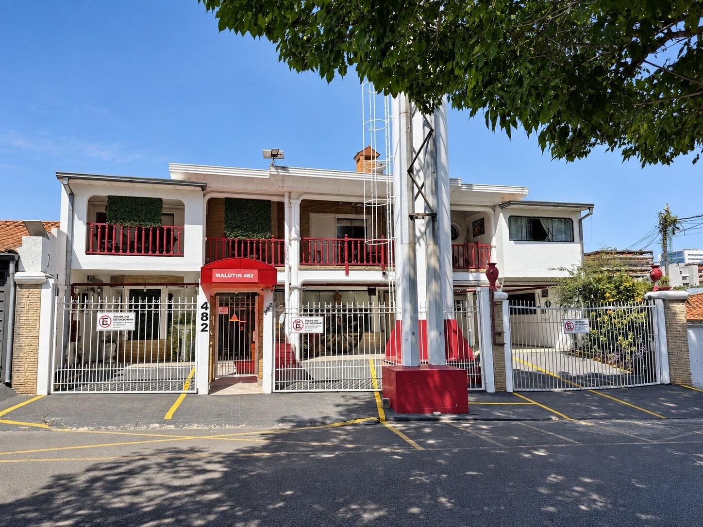 Hotel à venda em Villa Morra, Assunção — 22 quartos com piscina