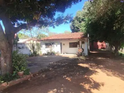Inmueble en venta en Lambaré - Esquina con gran potencial - Gs. 450.000.000 2