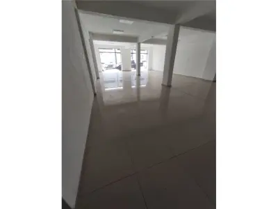 Local comercial en alquiler en Encarnación, Itapúa 4