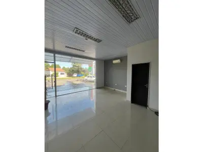 Loja comercial para alugar em Laurelty, Luque 4