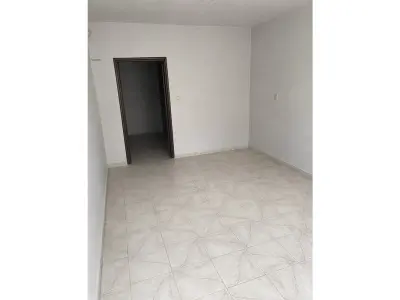 Local comercial en alquiler en Pettirossi, Asunción 4