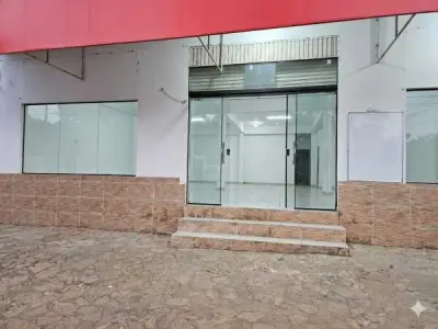 Local comercial en alquiler en San Antonio, 288 m² en zona de alto tráfico 2