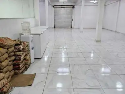 Local comercial en alquiler en San Antonio, 288 m² en zona de alto tráfico 4